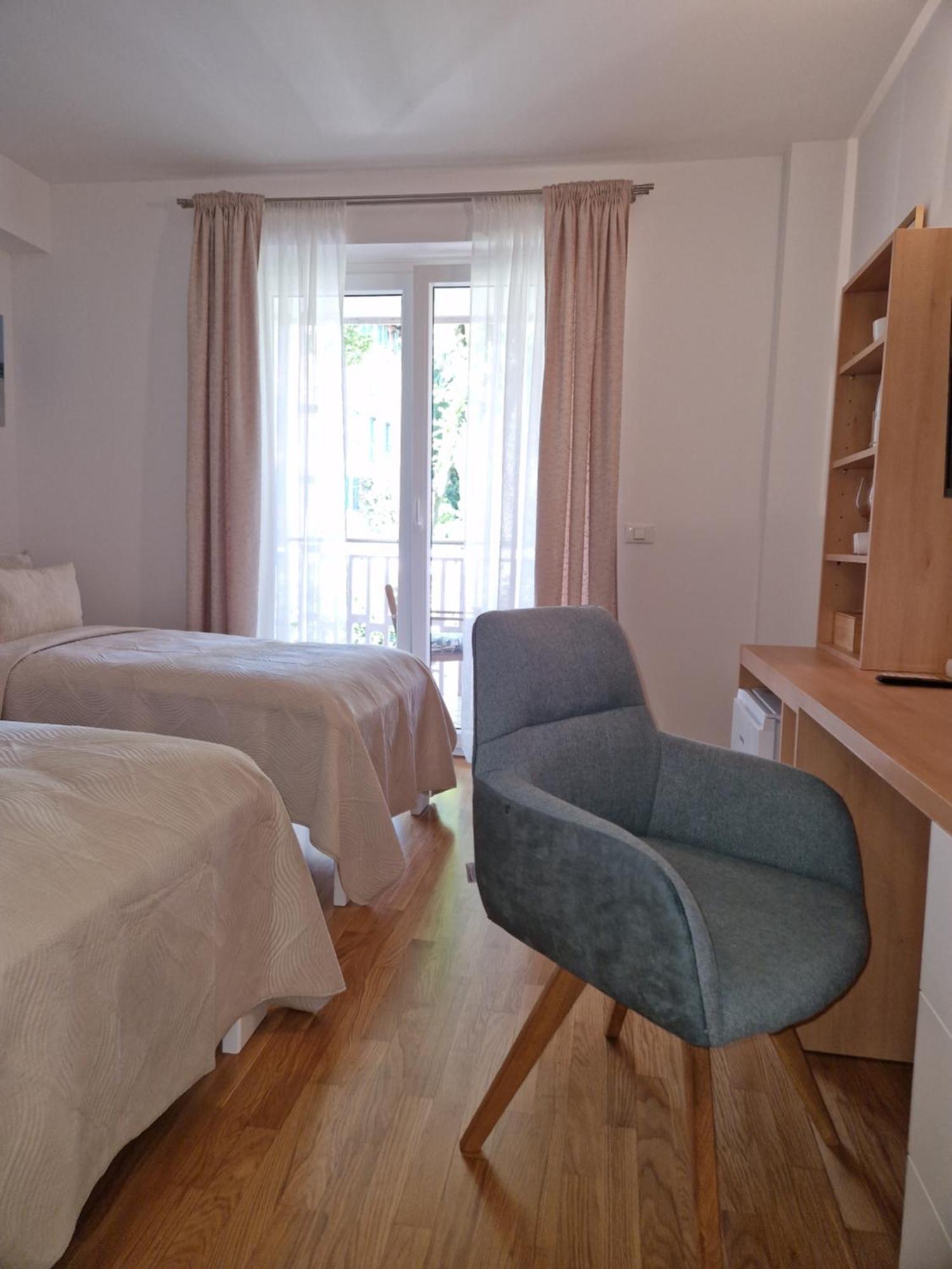 Room 211 - Aparthotel Jadranka Portorose Esterno foto